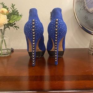 Vince Camuto blue suede booties